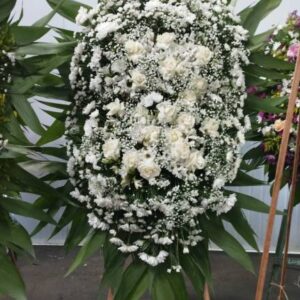 COROA BRANCA COM FLORES NOBRES