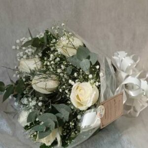 BUQUE 06 ROSAS BRANCAS