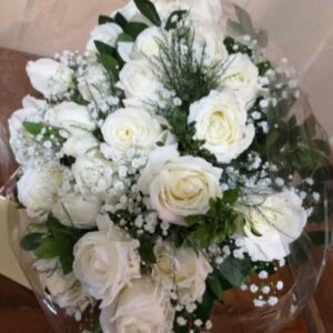 BUQUE 24 ROSAS BRANCAS